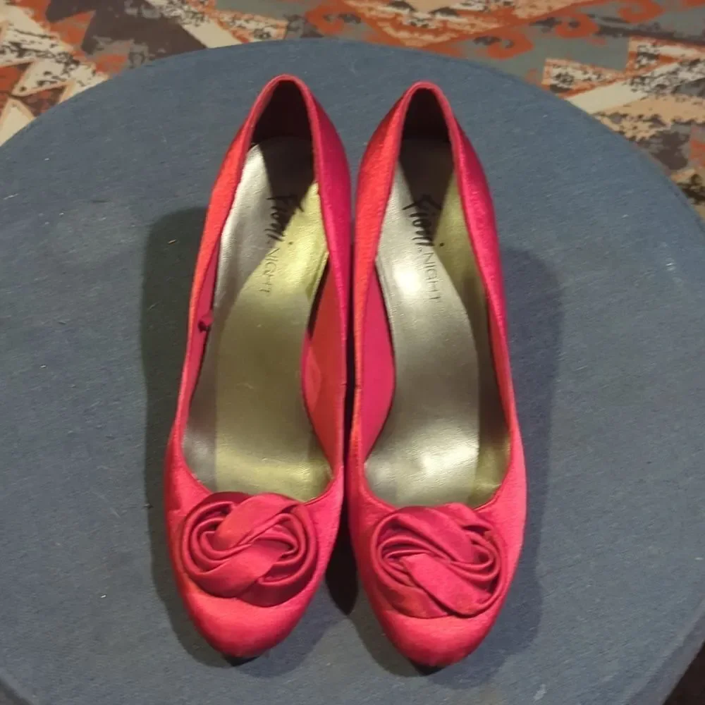 Fioni Night Heels red satin and rose toe  👠‎